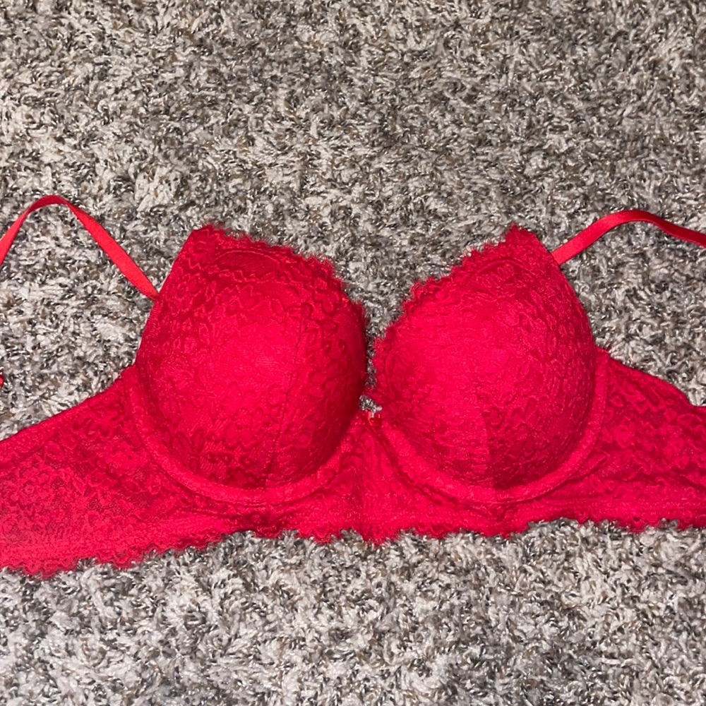 NWOT Red Lace Aerie Push-up Bra with removable extra padding